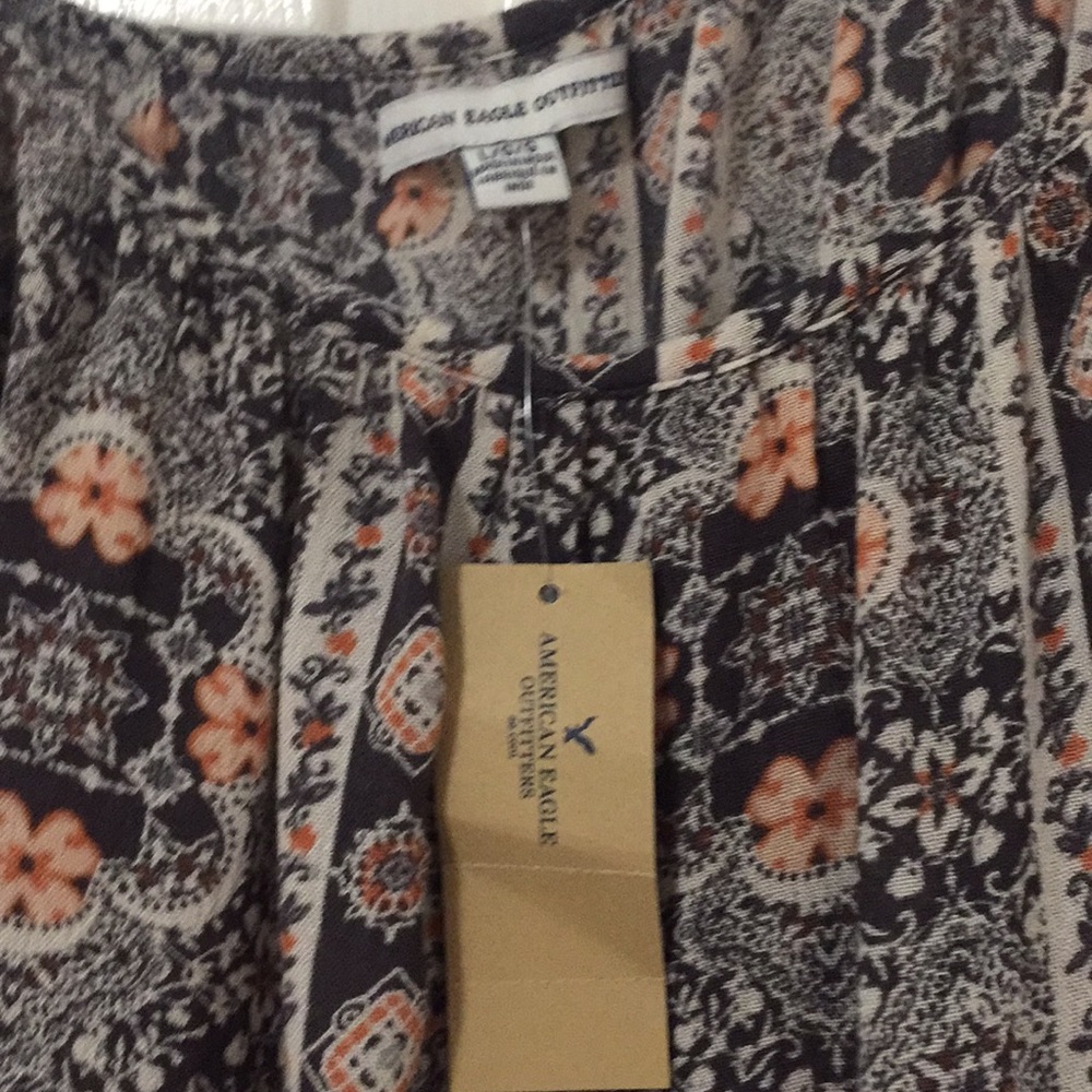 NWT American Eagle Patterned Off the shoulder top - Picture 3 of 3